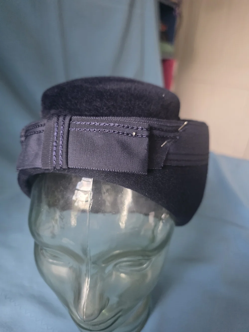 VTG 1950s Merrimac Peachbloom Velour Fur Felt Pillbox Tilt Hat Black Size 22